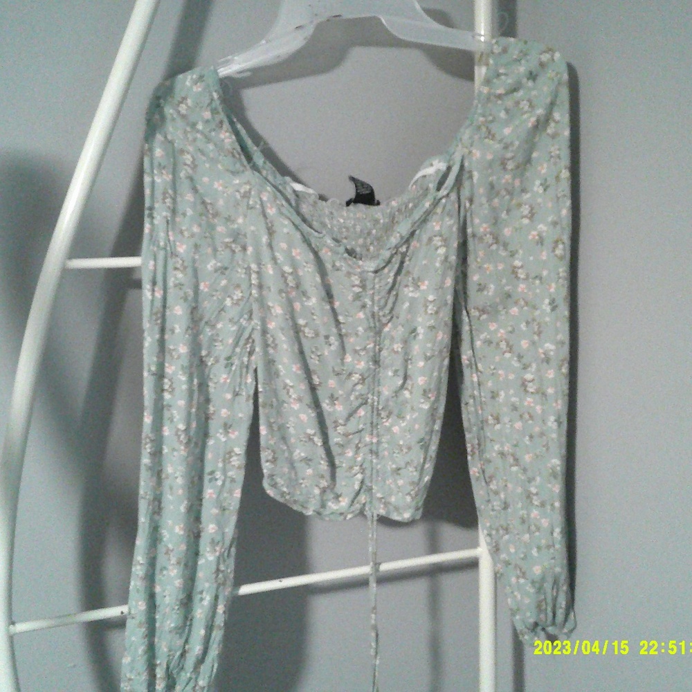 Justify , M, grey-ish blue